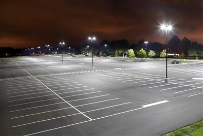 إضاءة الشوارع بتقنية LED - ليست مظلمة جدًا، وليست مشرقة جدًا، بل مناسبة تمامًا